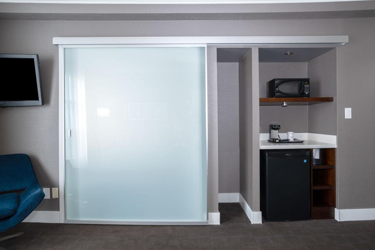 Sandman Signature Hotel 4*