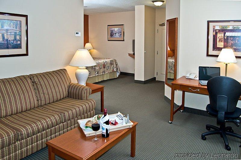 Sandman Signature Hotel 4*