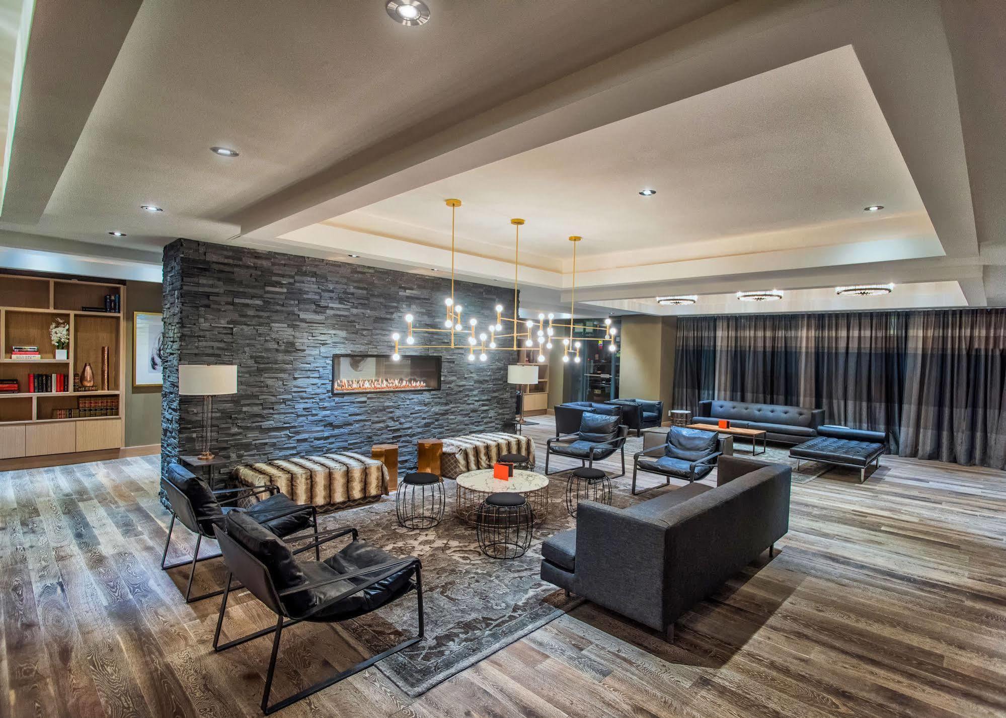 Hotel Sandman Signature 4*